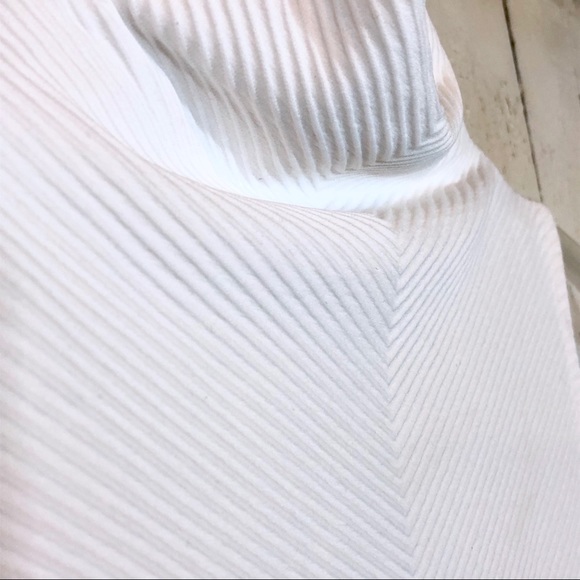 ATHLETA Flurry Base Layer Tank - WHITE - NWT! - Picture 4 of 8